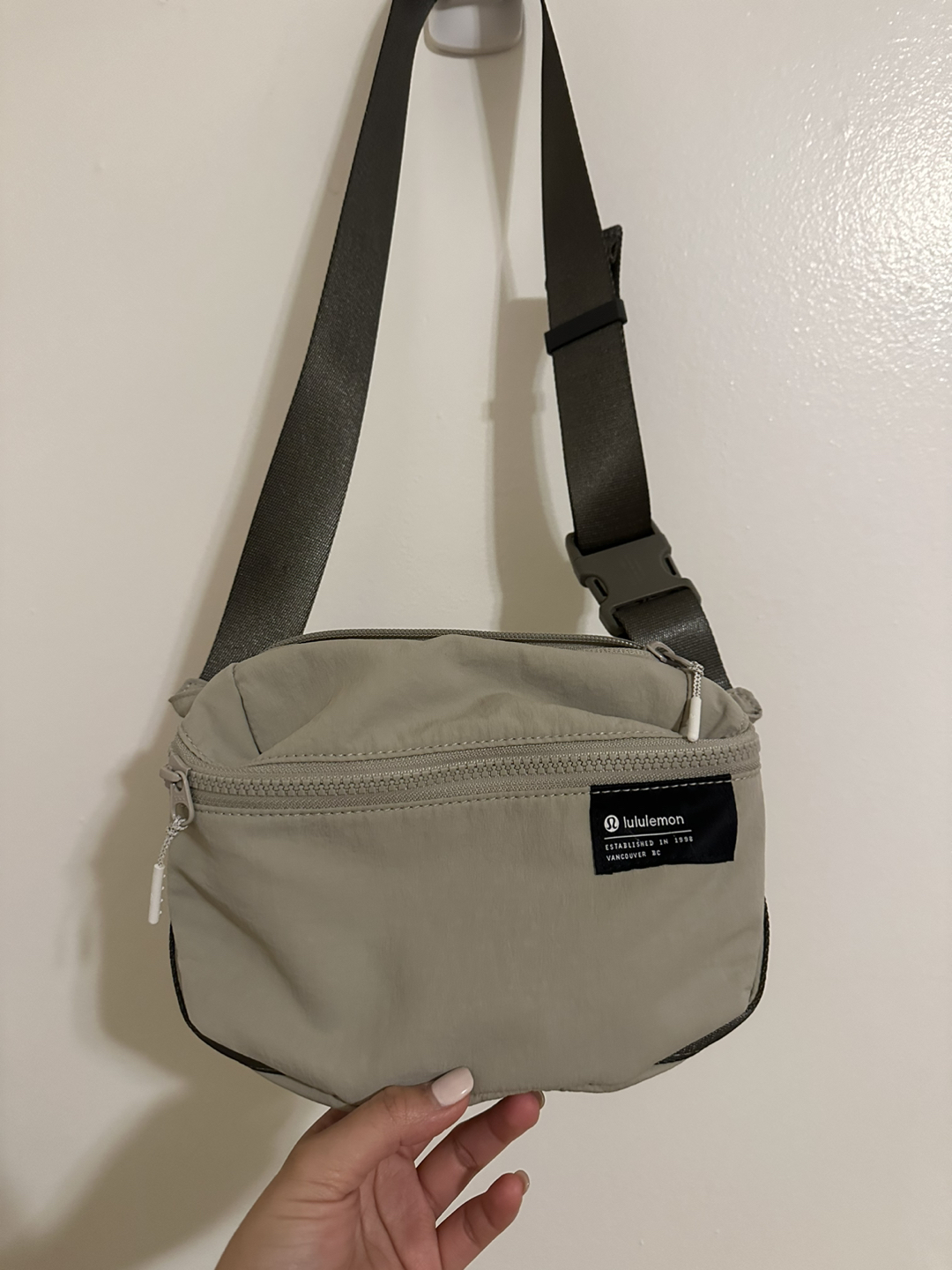 Lululemon cleanlines beltbag thumbnail