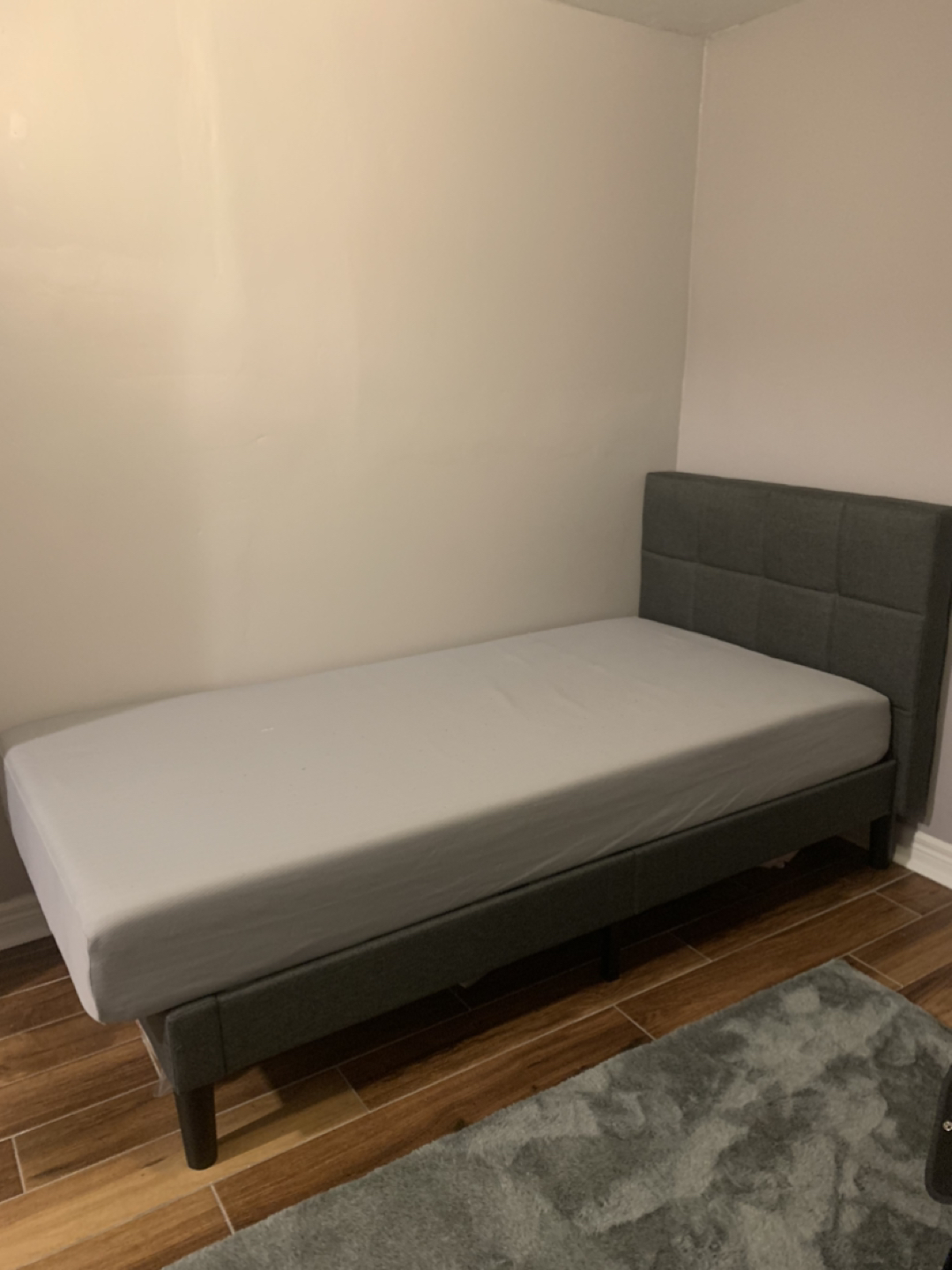 Twin/Single bed with a mattress image indicator(3)