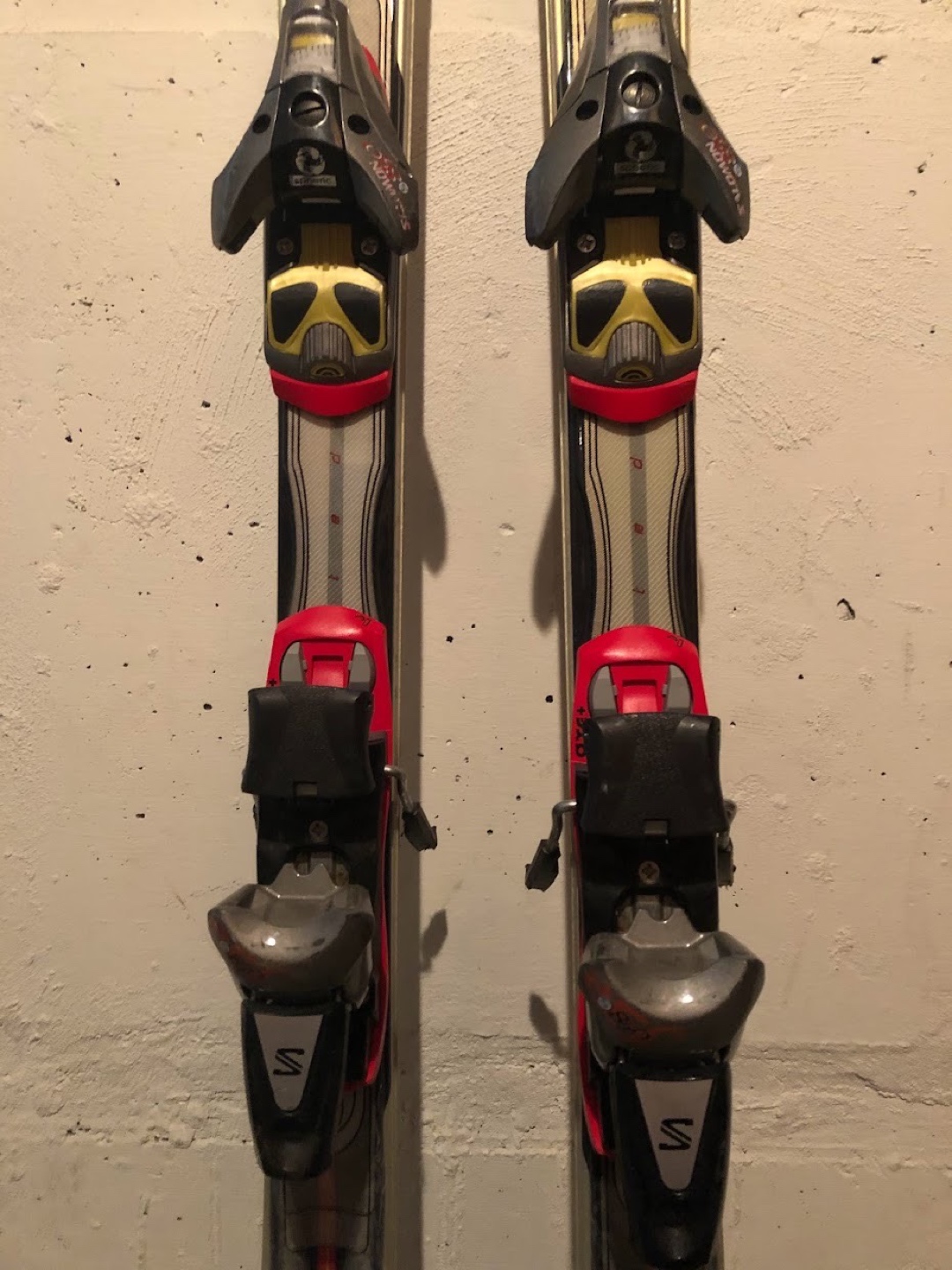 Elan 168cm skis with Salomon bindings and poles image indicator(4)
