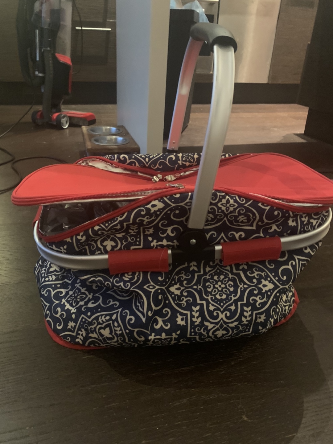Cute insulated picnic basket thumbnail