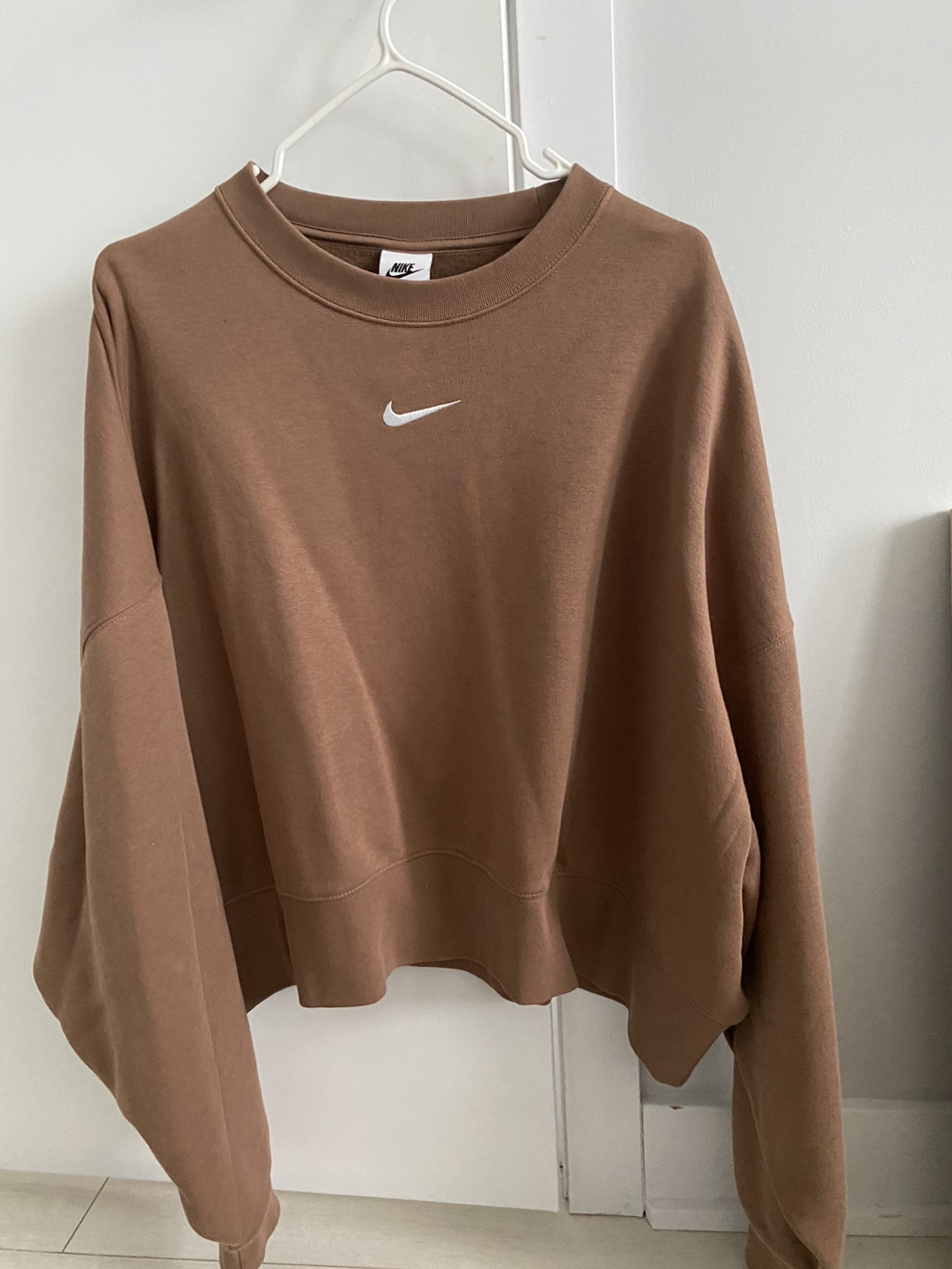 Nike sweater thumbnail