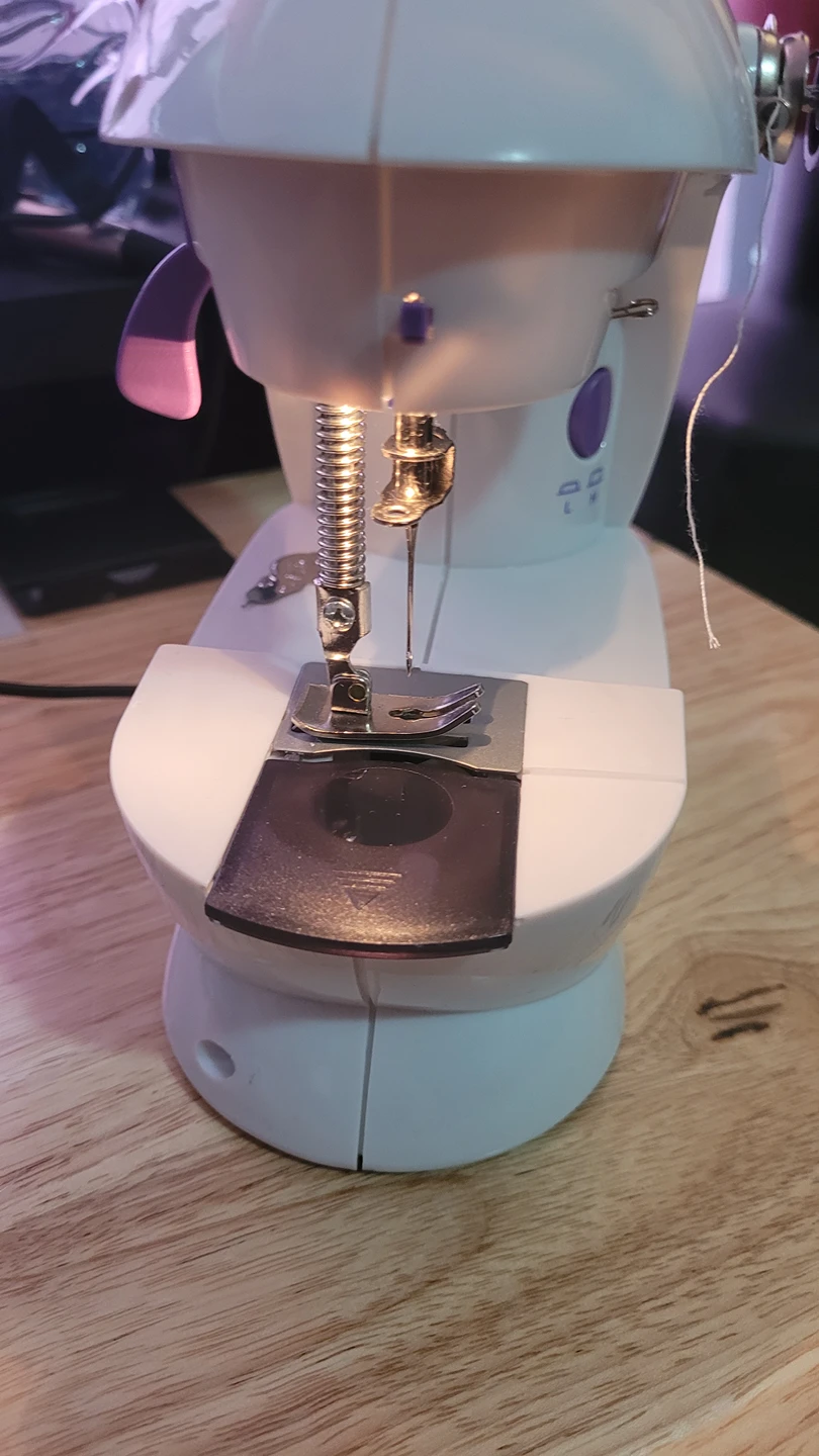 small sewing machine - photo 2