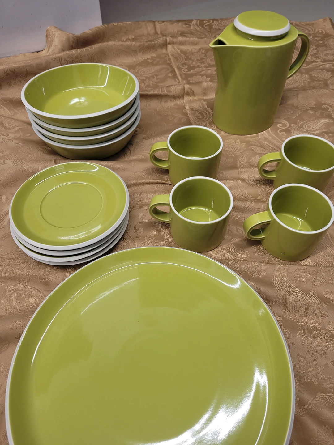 Green Dish Set for 4 with Pitcher (17 pieces) thumbnail