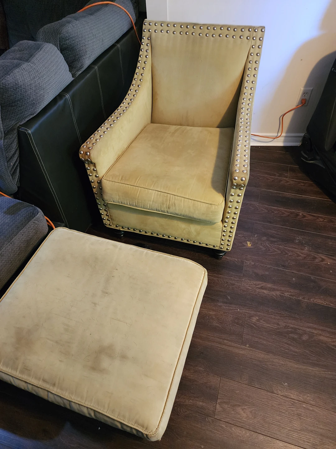 chair and ottoman - photo 4