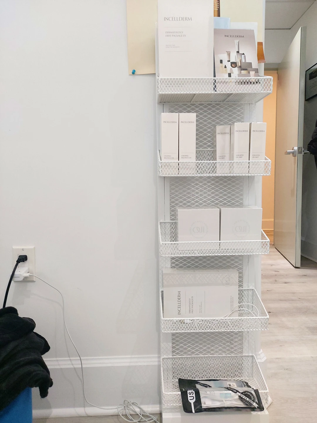 Display shelf for corner - photo 4
