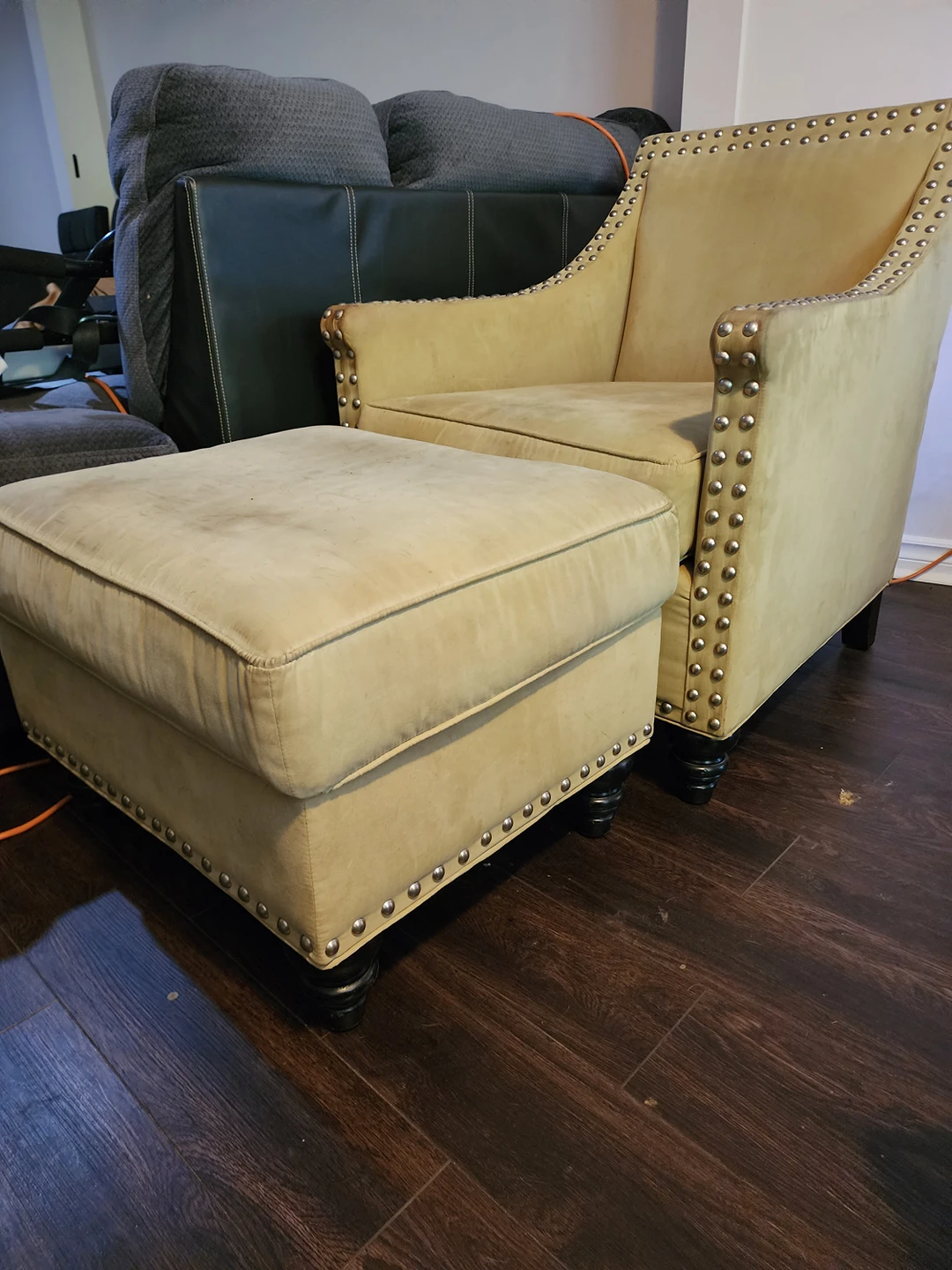 chair and ottoman - photo 2