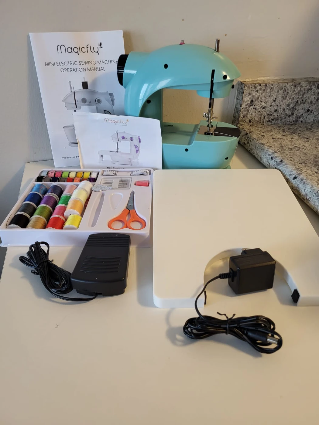 Sewing Machine - LIKE NEW image indicator(3)