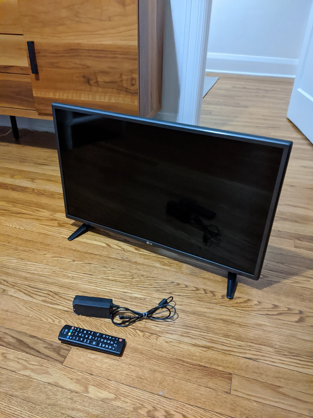 LG 720p SMART LED TV 32"