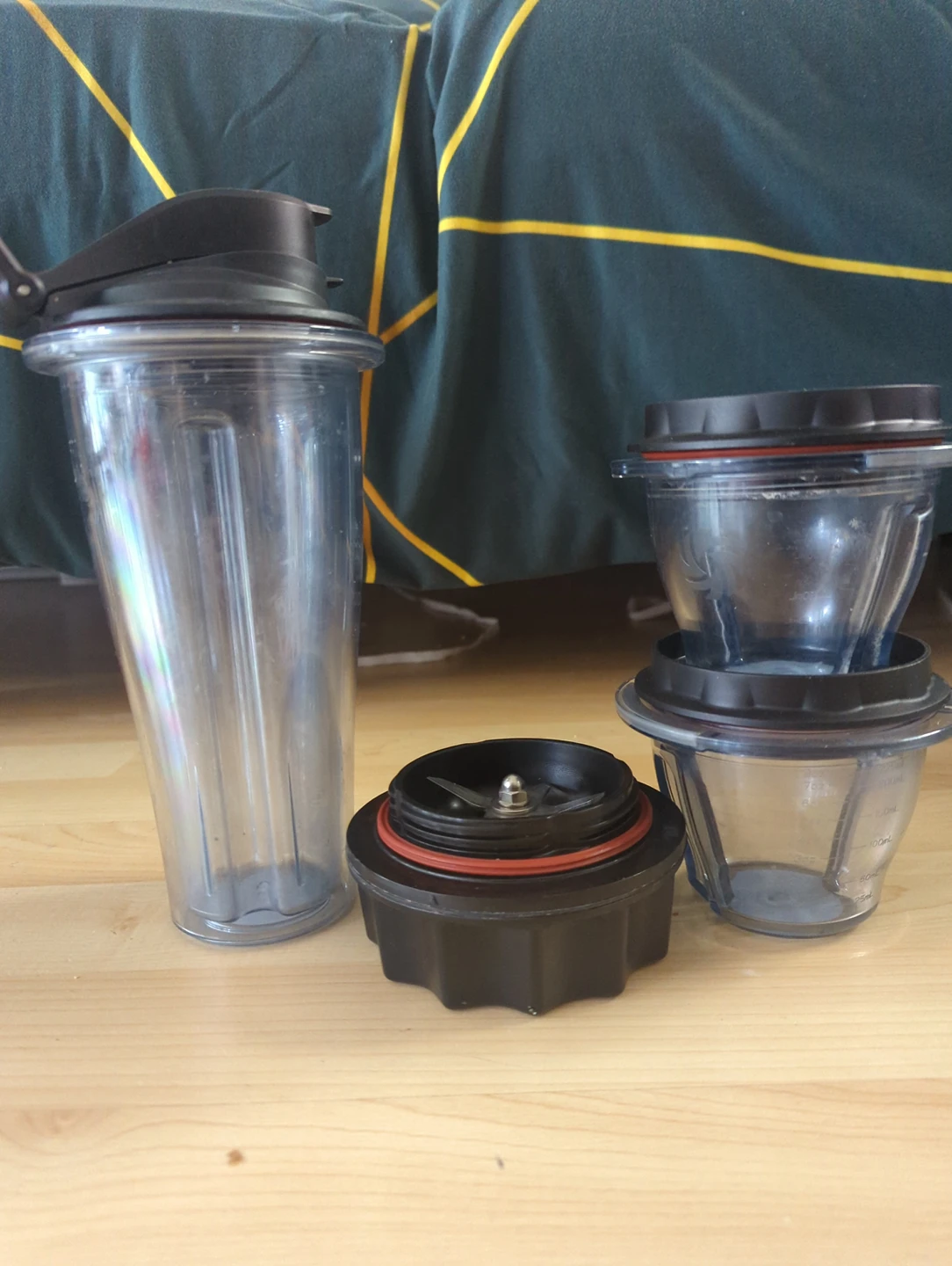 Vitamix blending jars and blender base with self detect thumbnail