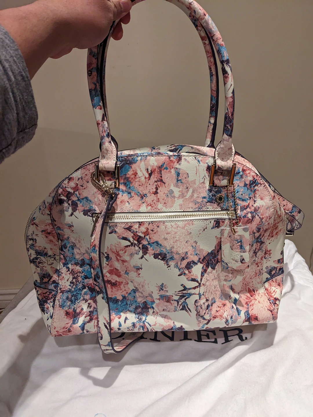 danier womens hand bag