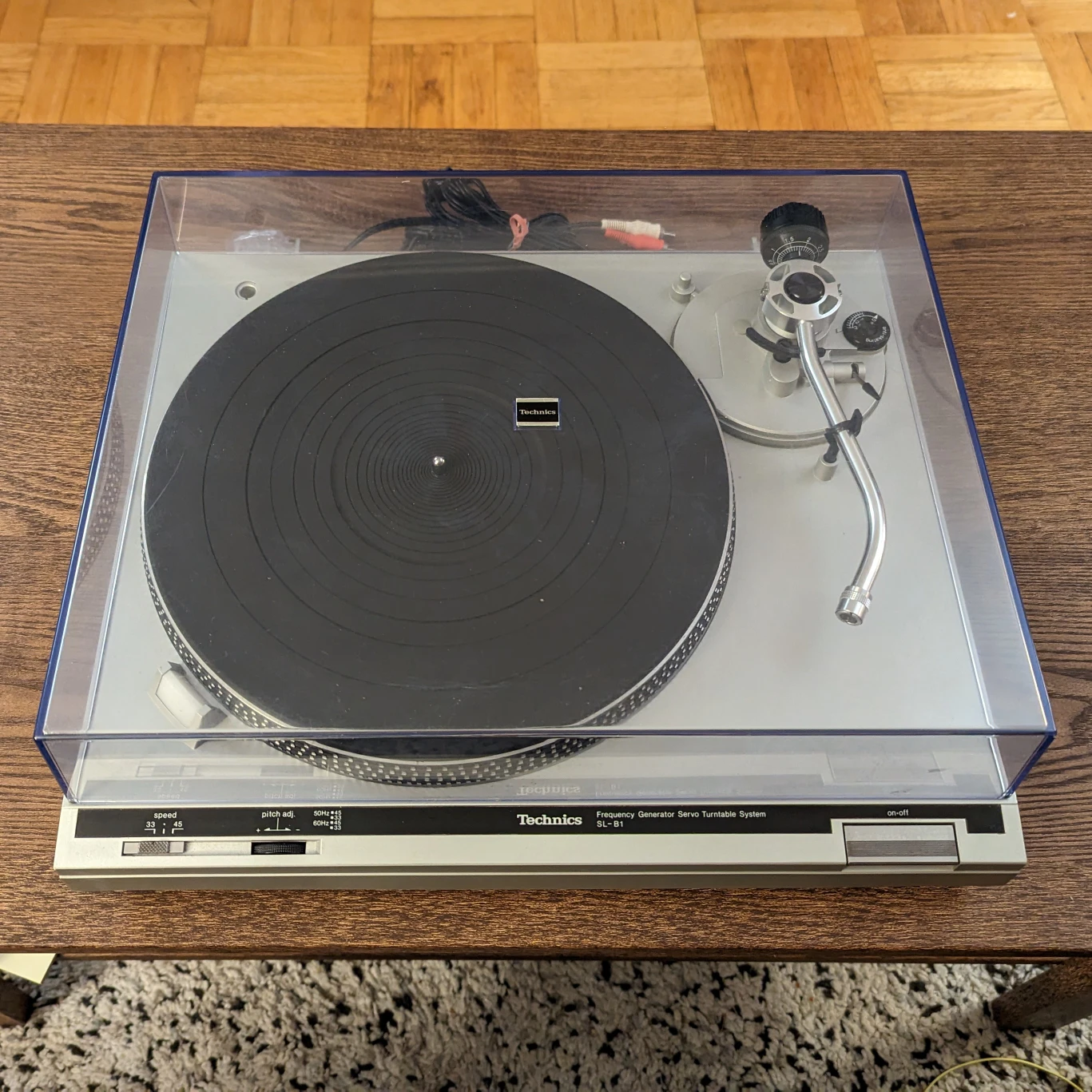 Technics turntable vinyl record player thumbnail