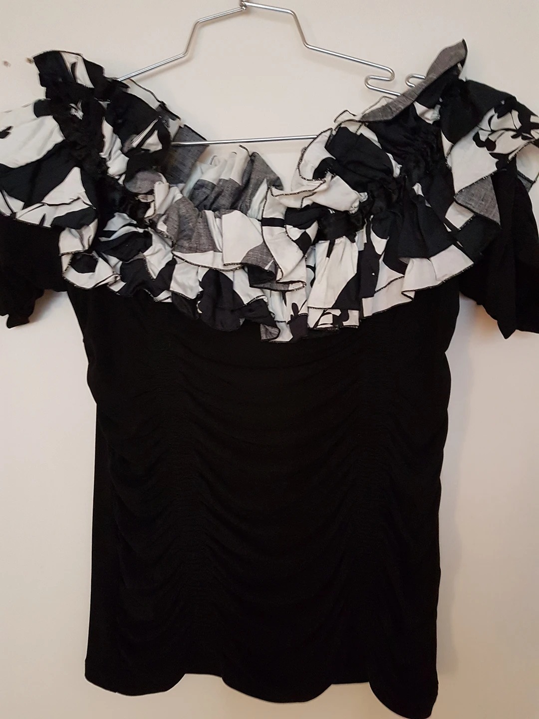 Beautiful Blouse. Size medium thumbnail