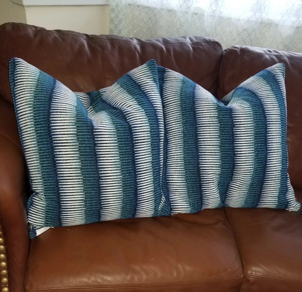 #FREECYLE# TEAL/NAVY/WHITE THROW CUSHIONS WITH FEATHER INSERTS thumbnail