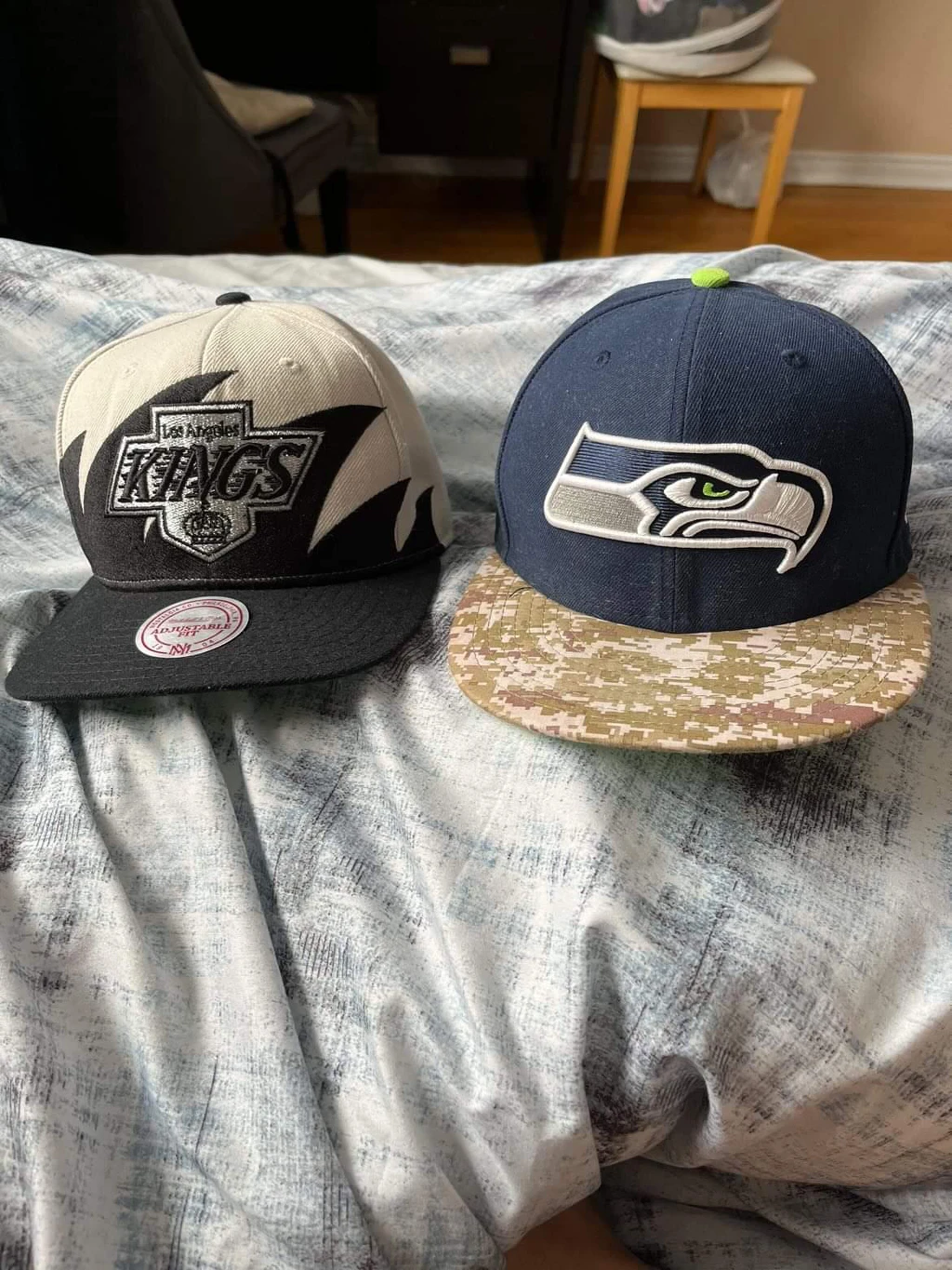 new era seahawks & mitchell and ness la kings 10$ each thumbnail