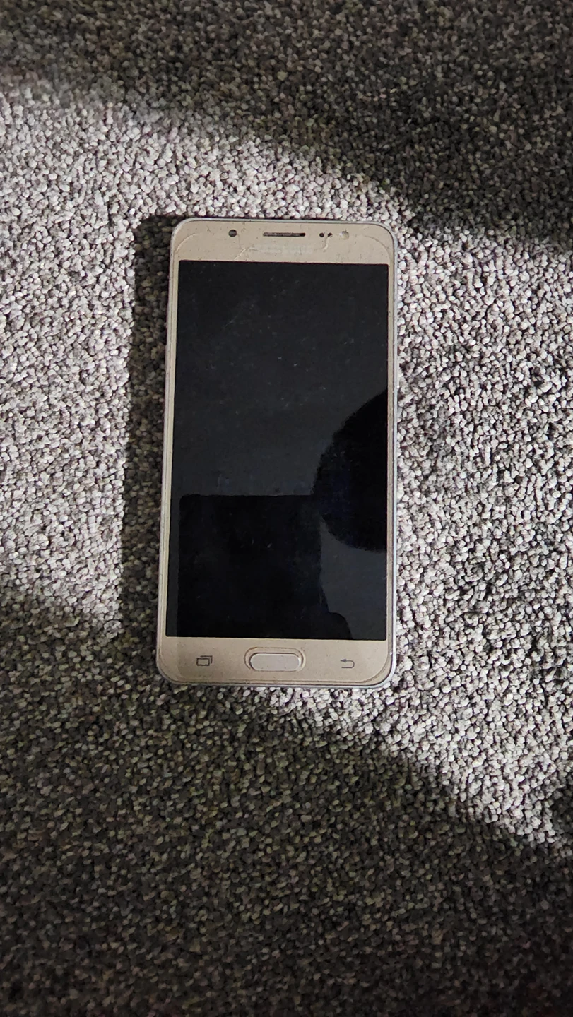Selling Samsung phone thumbnail
