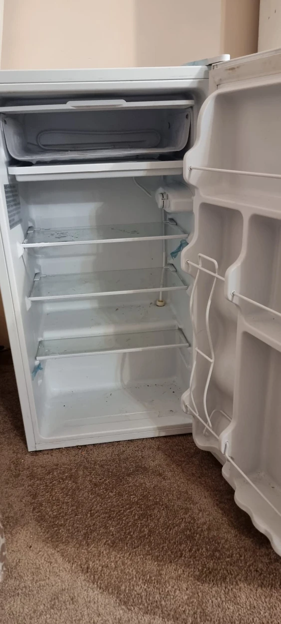 1 year old Mini Fridge Used like New for Sale image indicator(2)