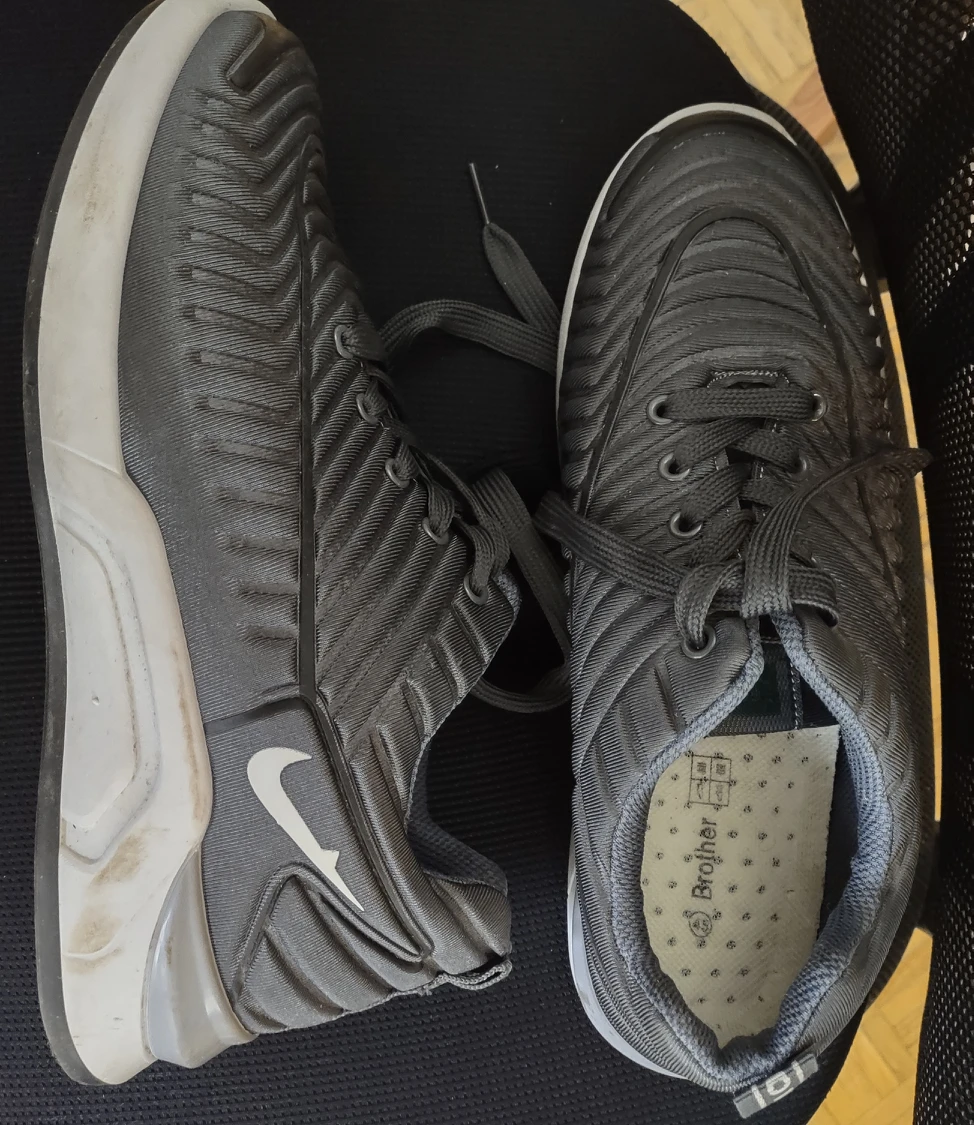 men's athletic running shoes, grey size 11