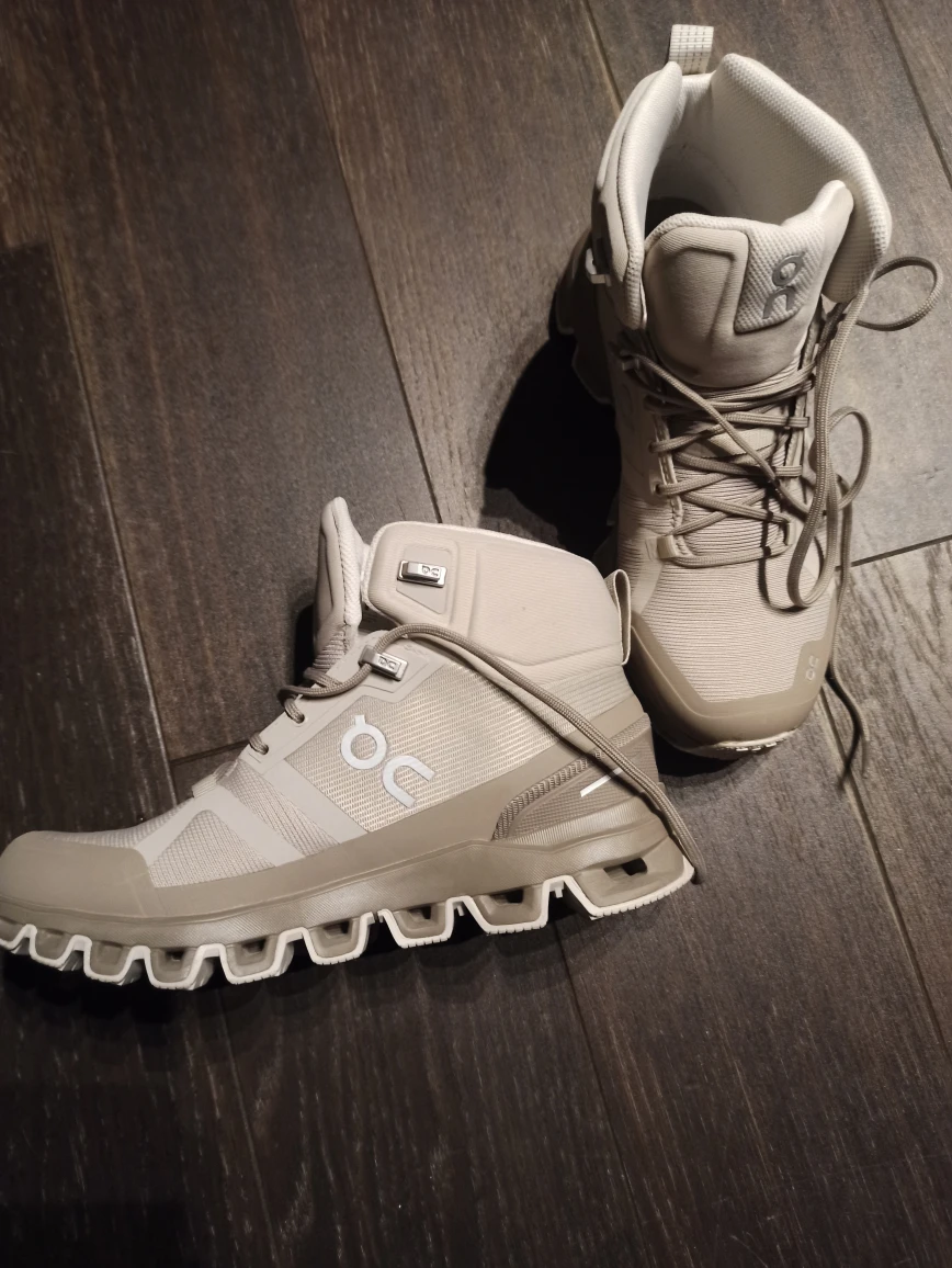 brand new Waterproof Hiking boots size W5. 5 thumbnail