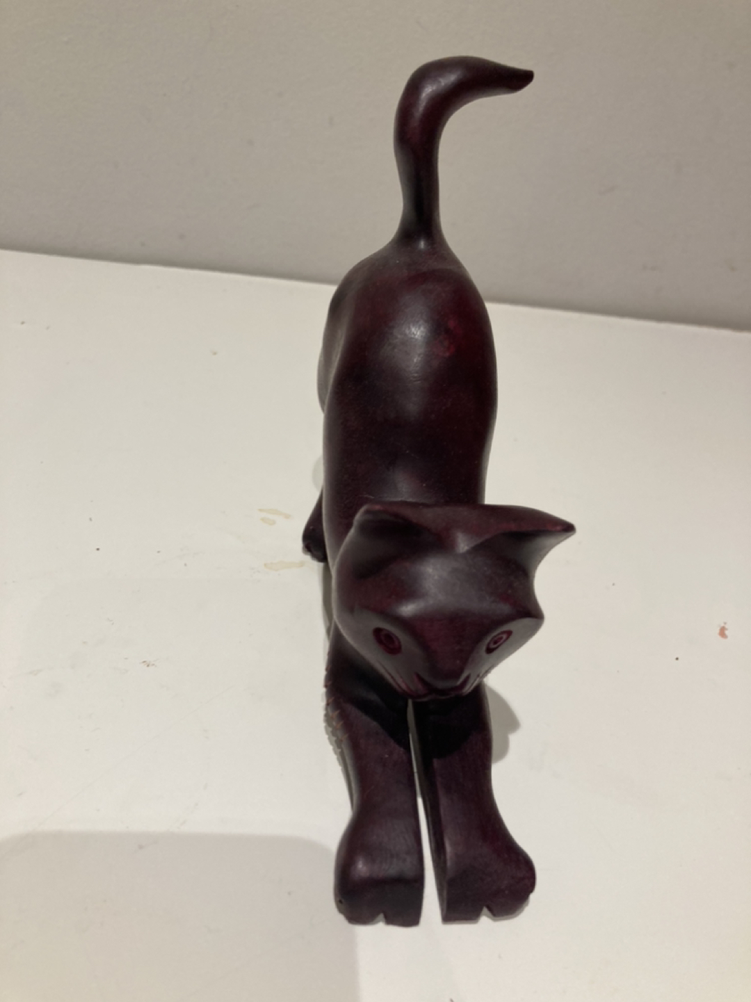 Red wood cat sculpture decoration