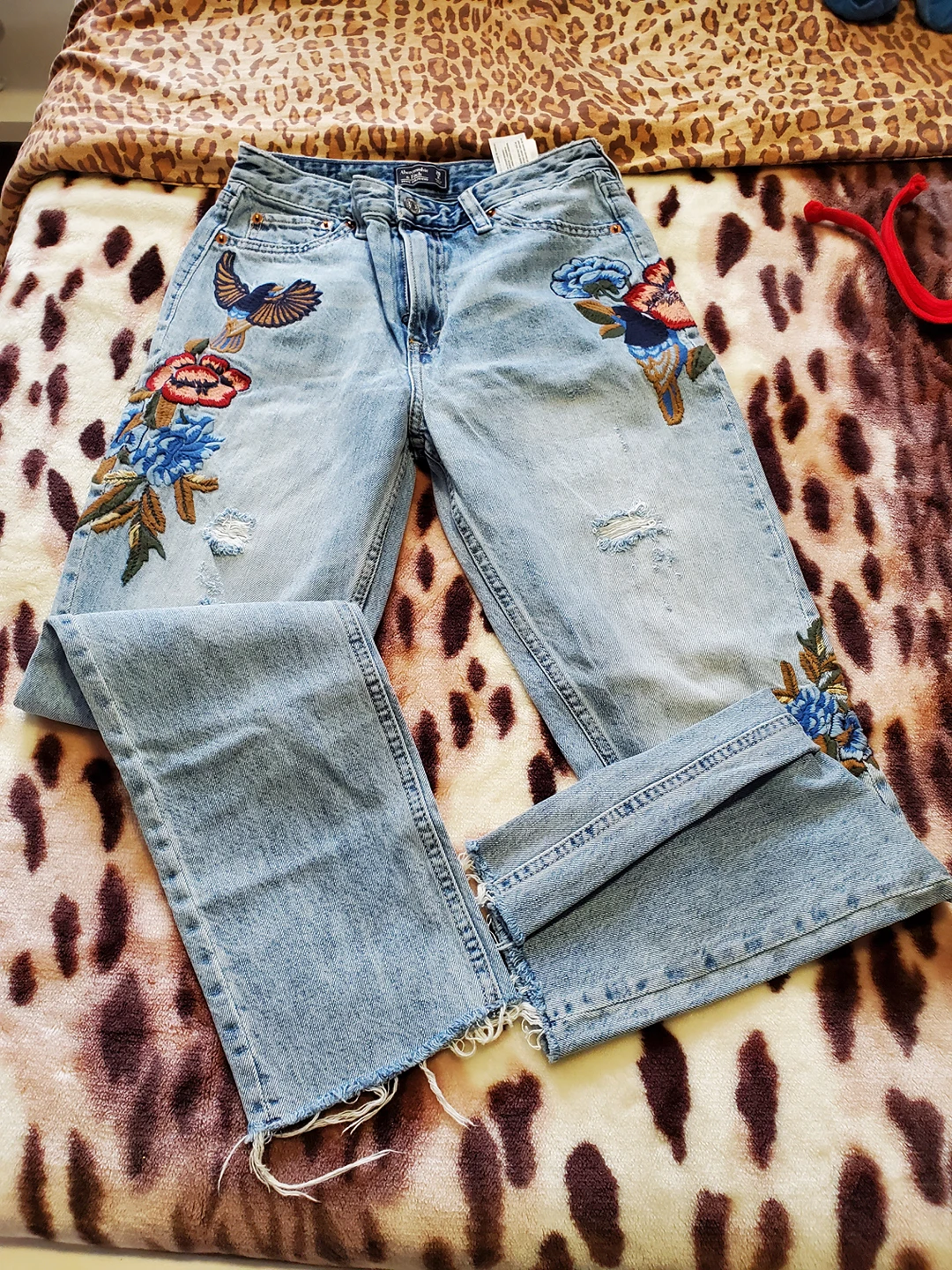 Women's Abercrombie and Fitch ripped jeans image indicator(4)