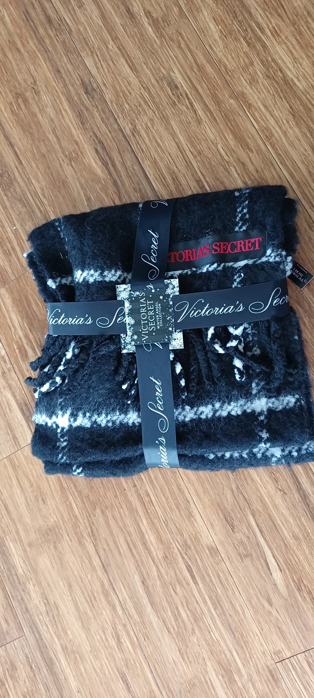 Brand new ladies winter scarf thumbnail