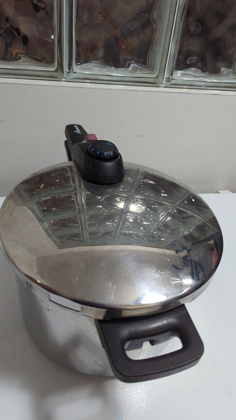 Pressure cooker