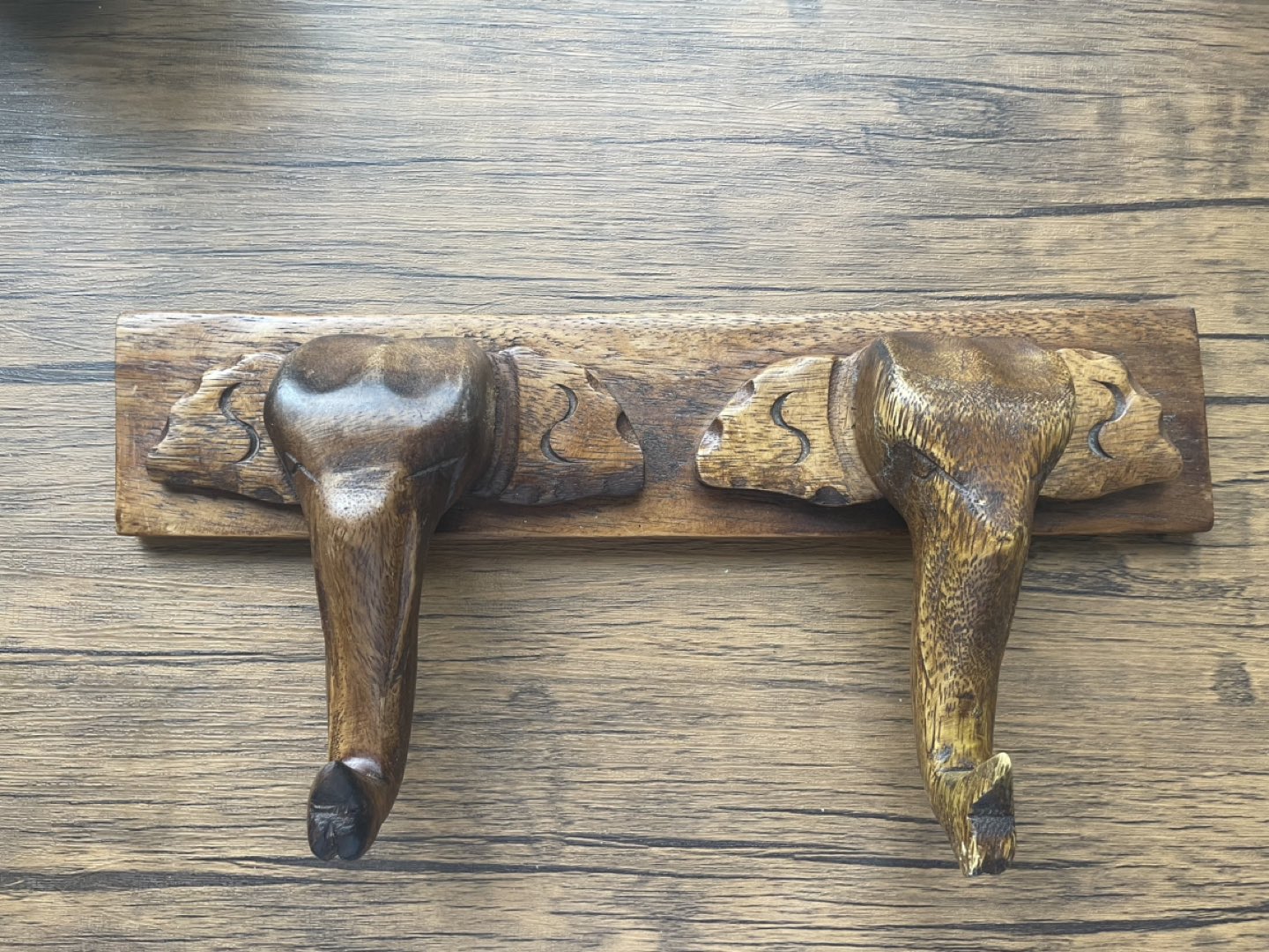 Wooden elephant hangers thumbnail