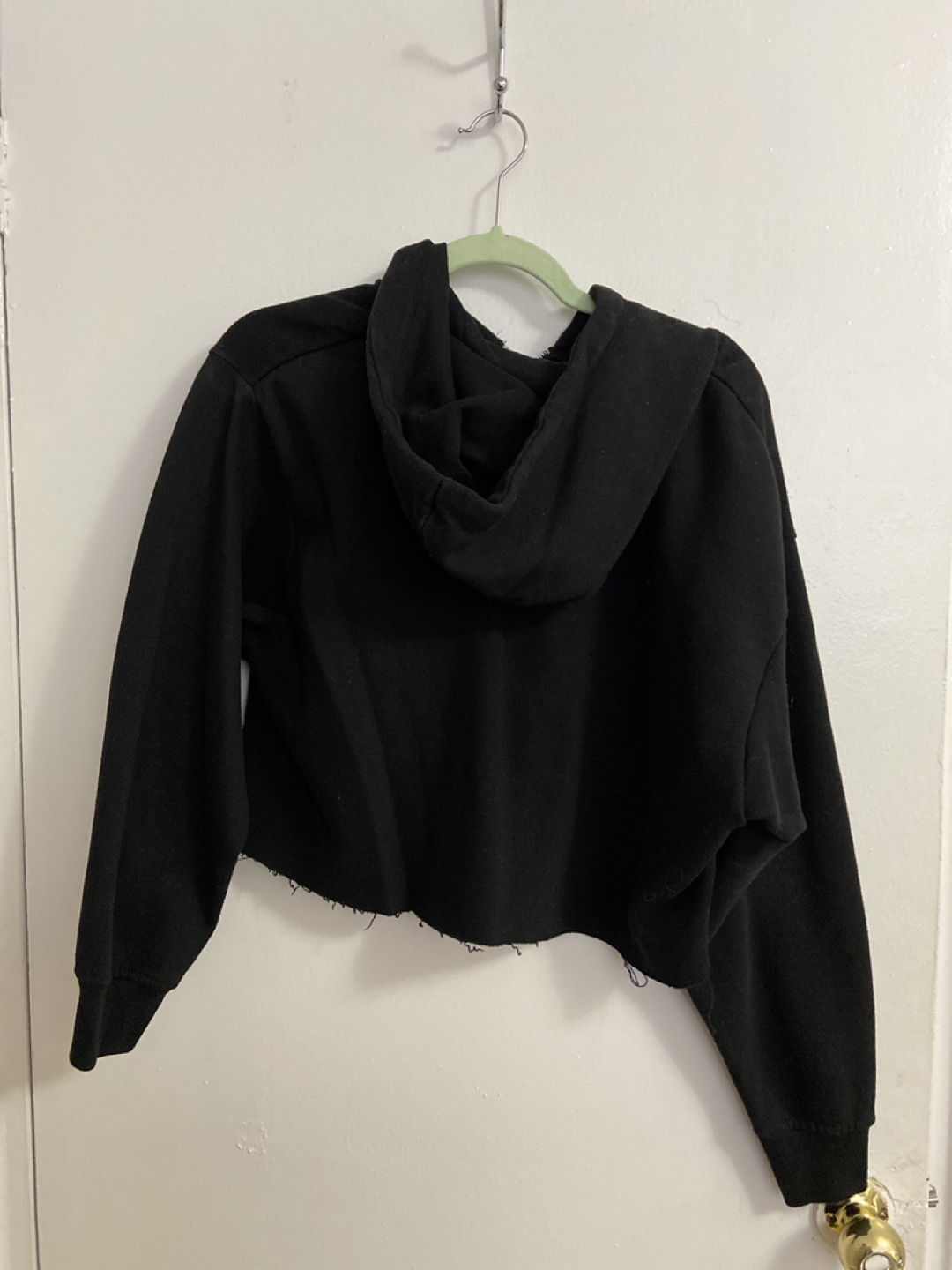 Black cropped hoodie size medium image indicator(2)