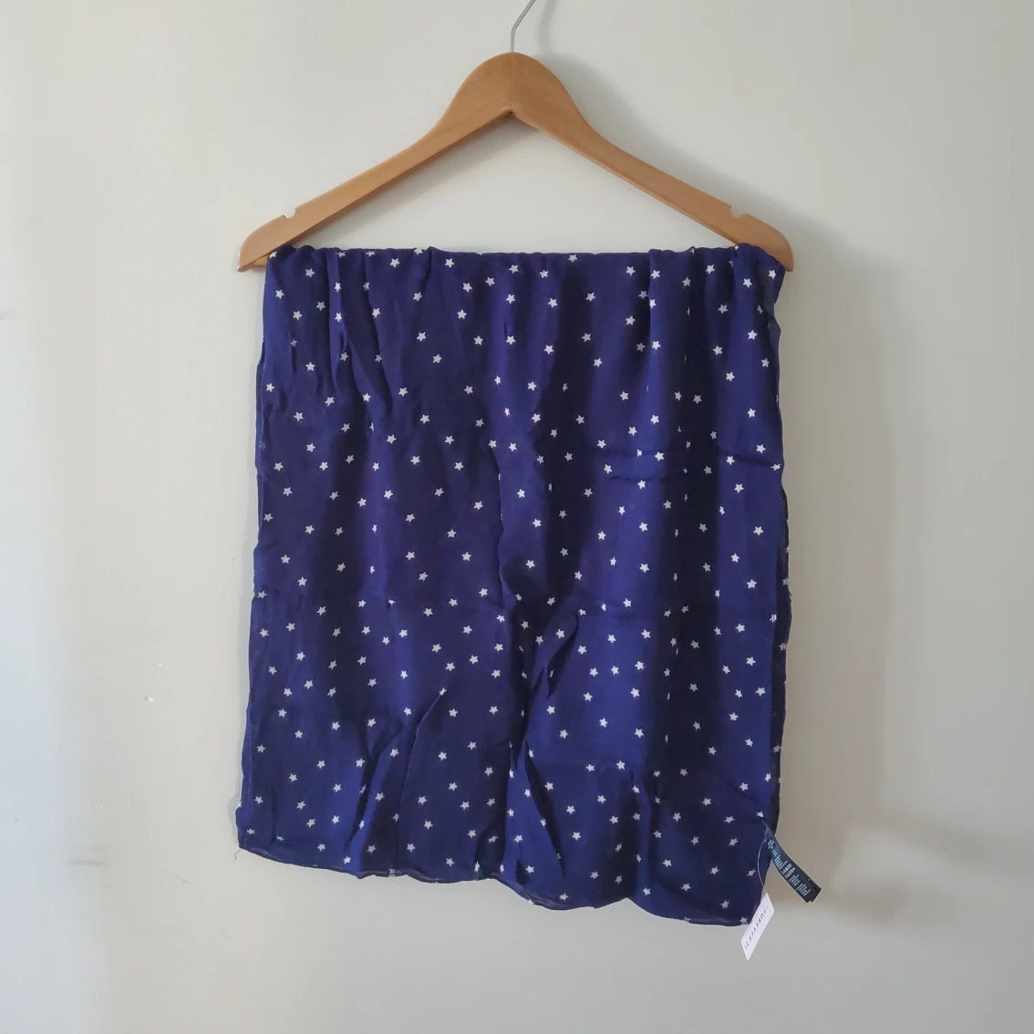 Brand new with tags Forever21 star print scarf thumbnail