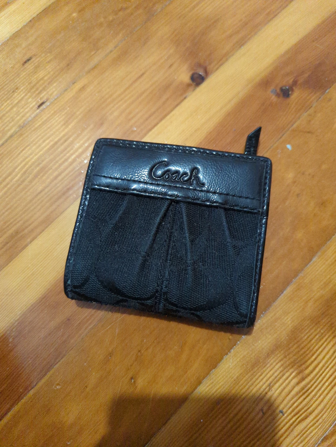 coach wallet thumbnail