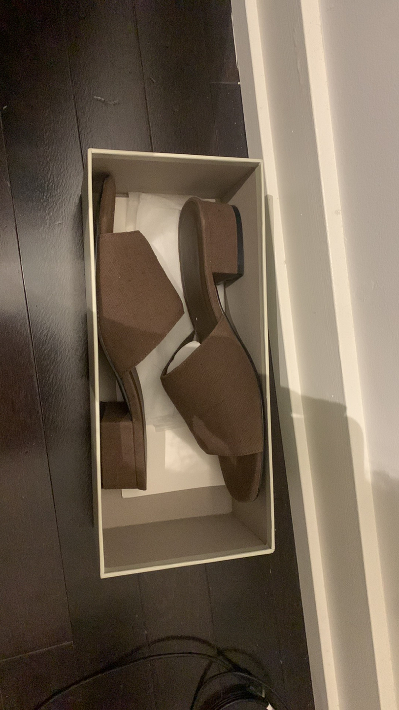 Oak & Fort Slides size 7 image indicator(8)