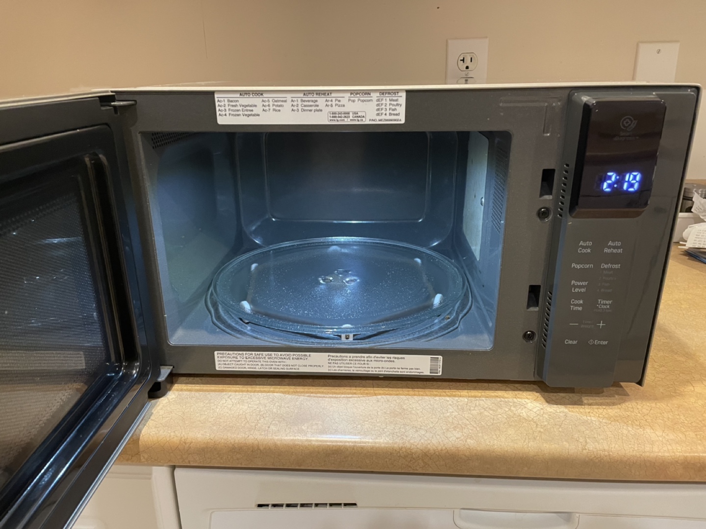 LG Microwave - photo 3