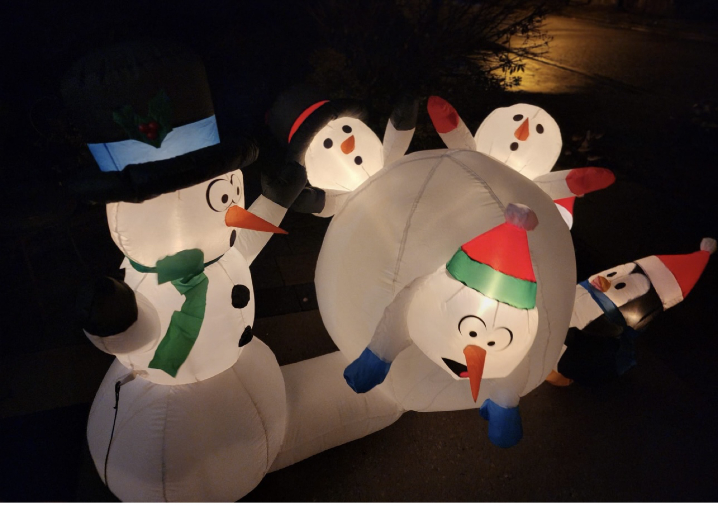 Snowmen scene Christmas inflatable thumbnail