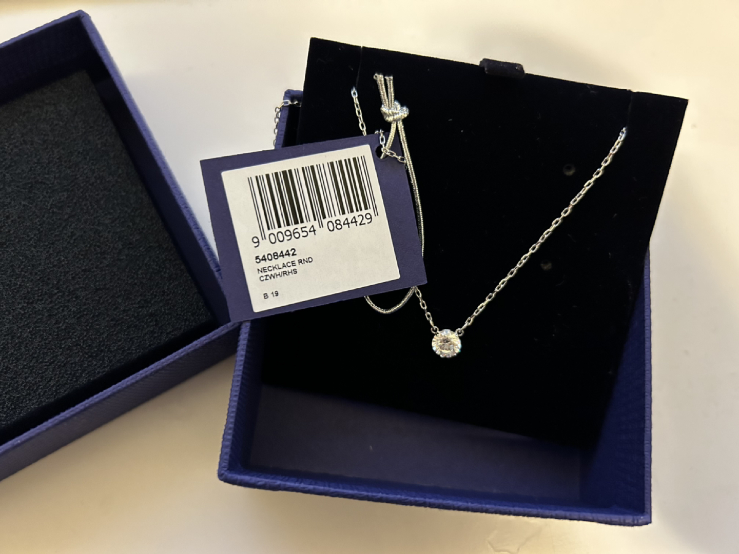 Swarovski necklace (new) thumbnail