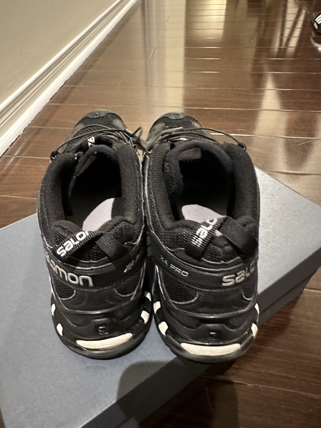 Woman’s sport shoe image indicator(5)