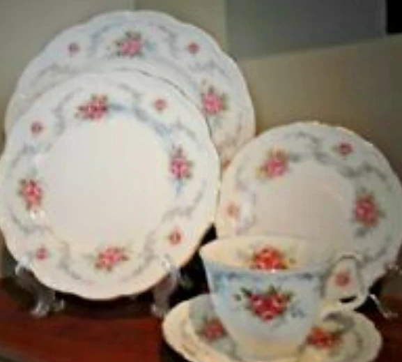 Royal Albert " Tranquility for 10 Plus Service Pieces thumbnail