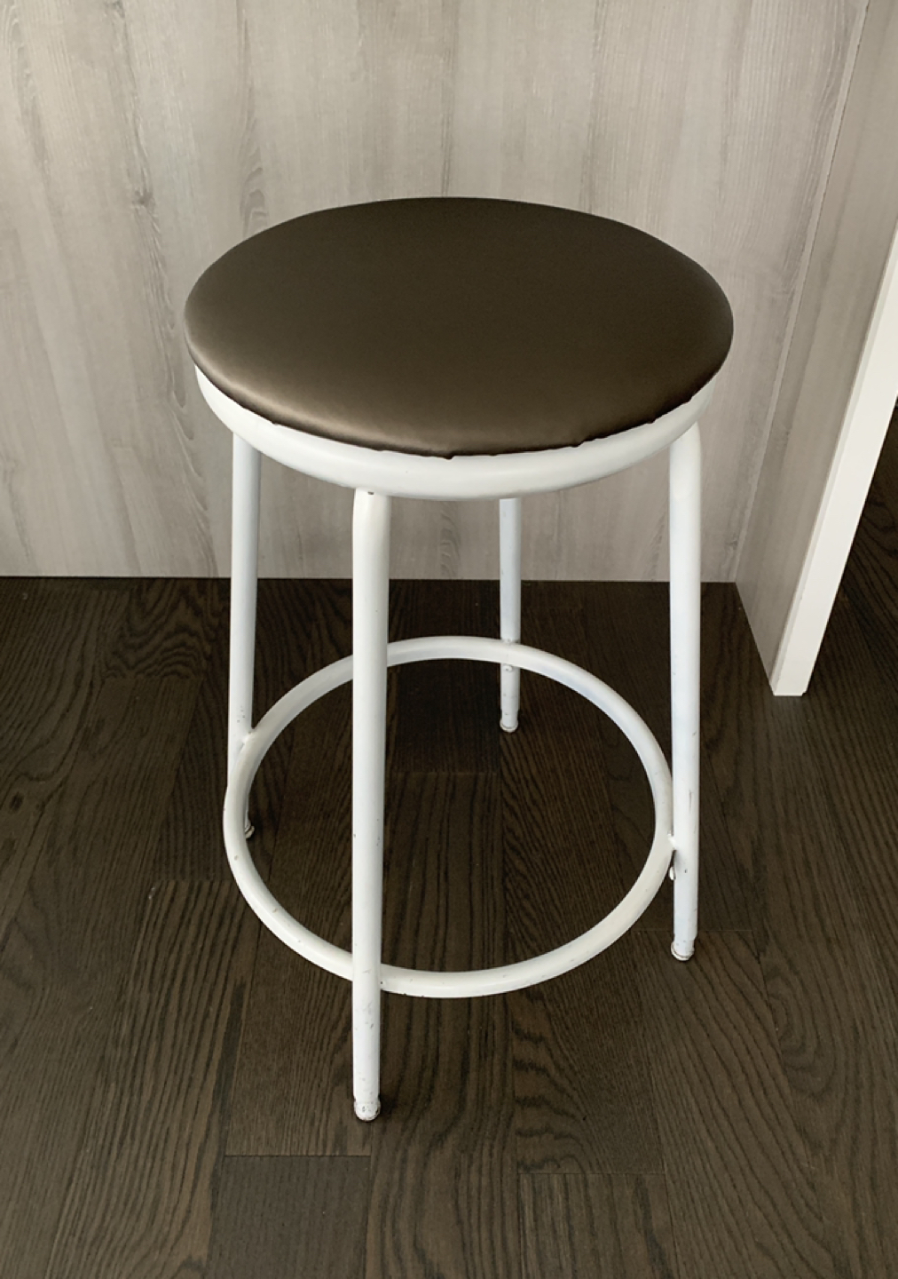 2 barstools