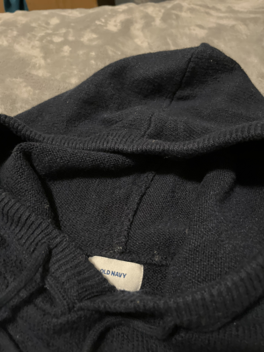 OLD NAVY SWEATER MEDIUM image indicator(3)