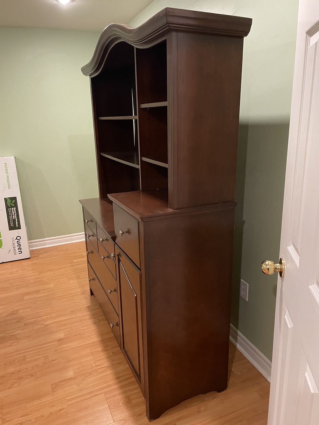 Dresser with hutch - photo 2