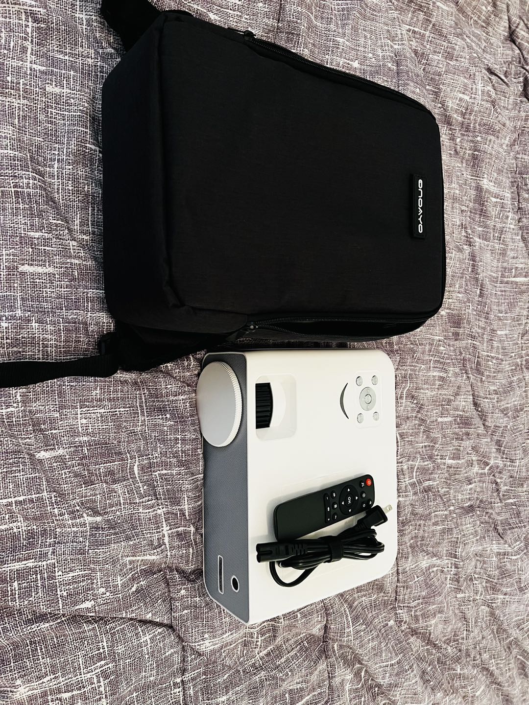 Onoayo 4k projector thumbnail