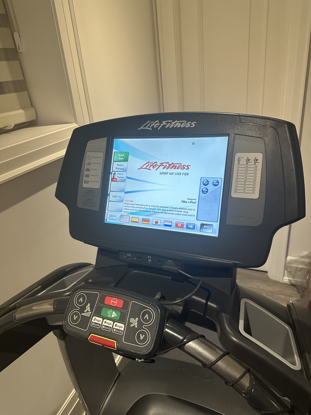 Life Fitness Discover SE 95T Elevation Treadmill - photo 5