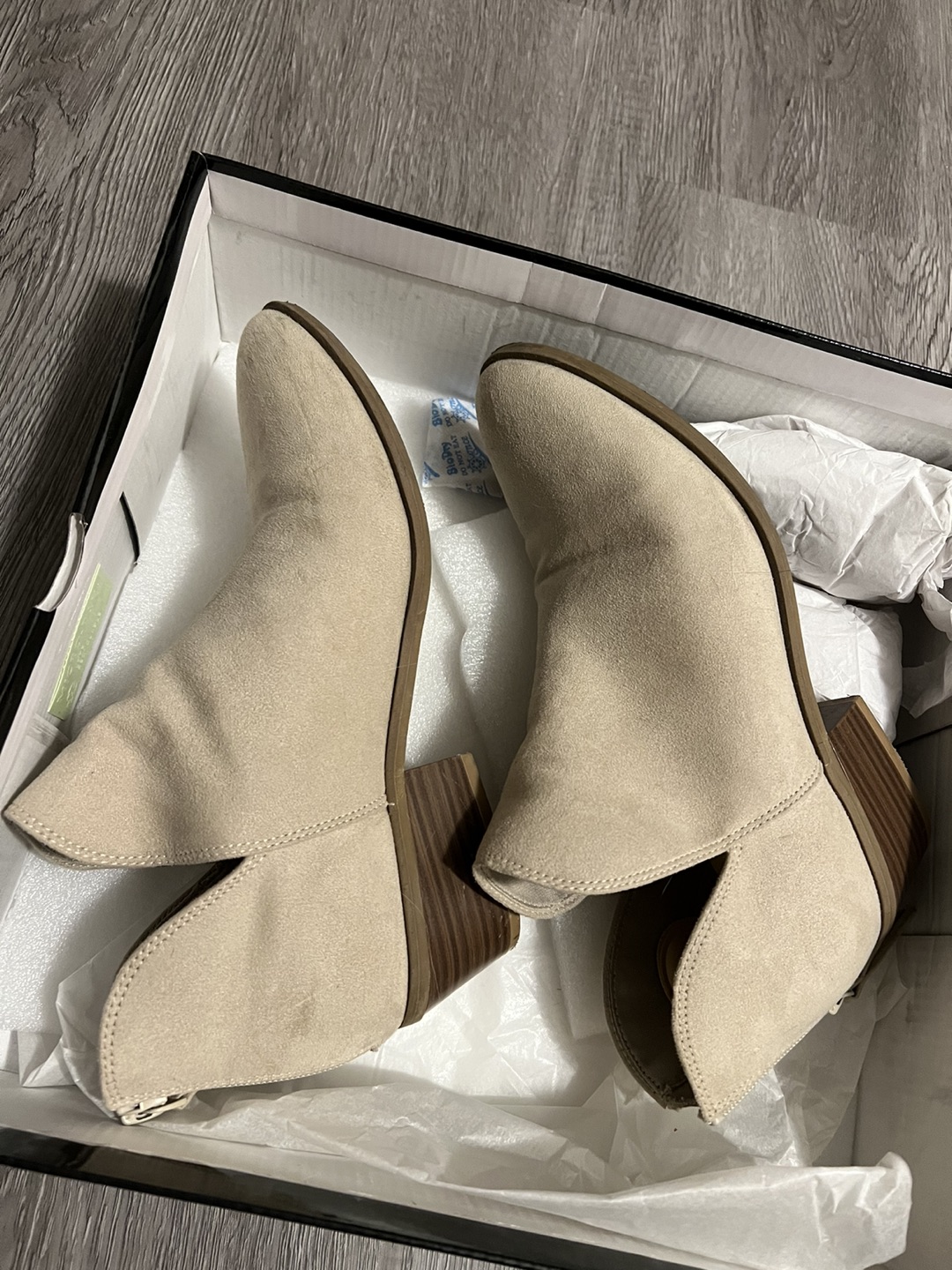 Gap Ankle Boot Shoes in Beige (size 8) for style and comfort. thumbnail