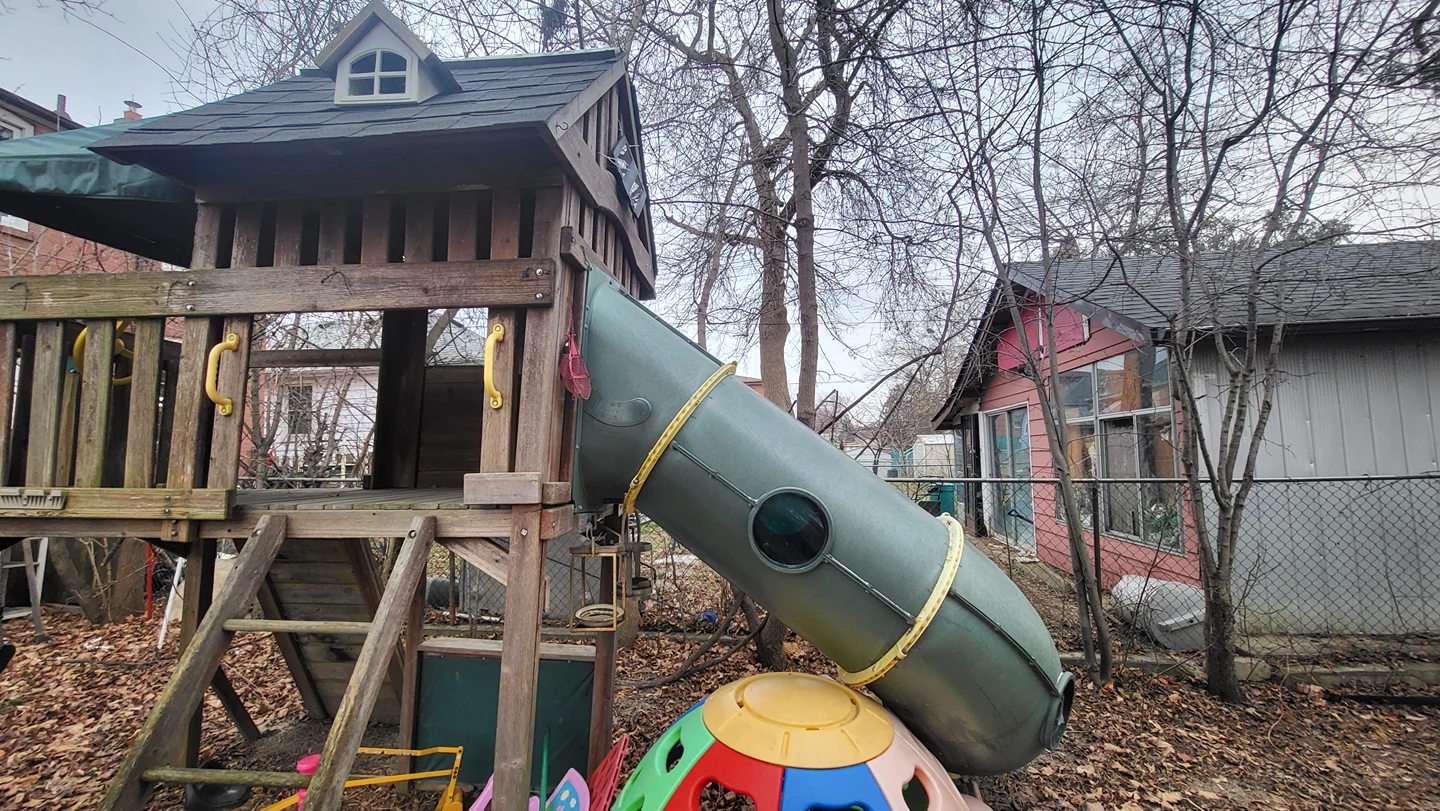 play house / play structure - photo 2