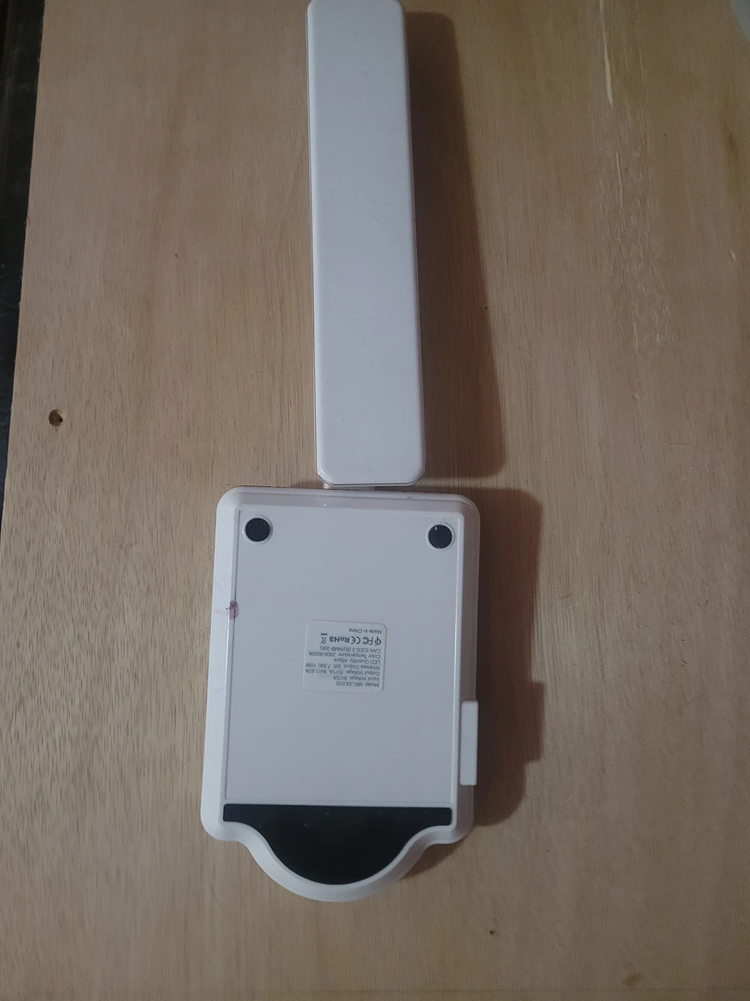 LED lamp with wireless charging station - photo 3