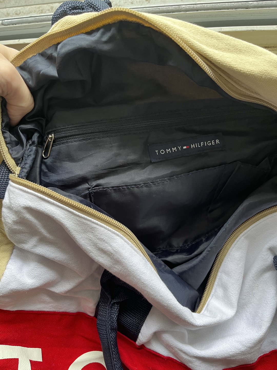 Tommy Hilfiger duffel bag - photo 5
