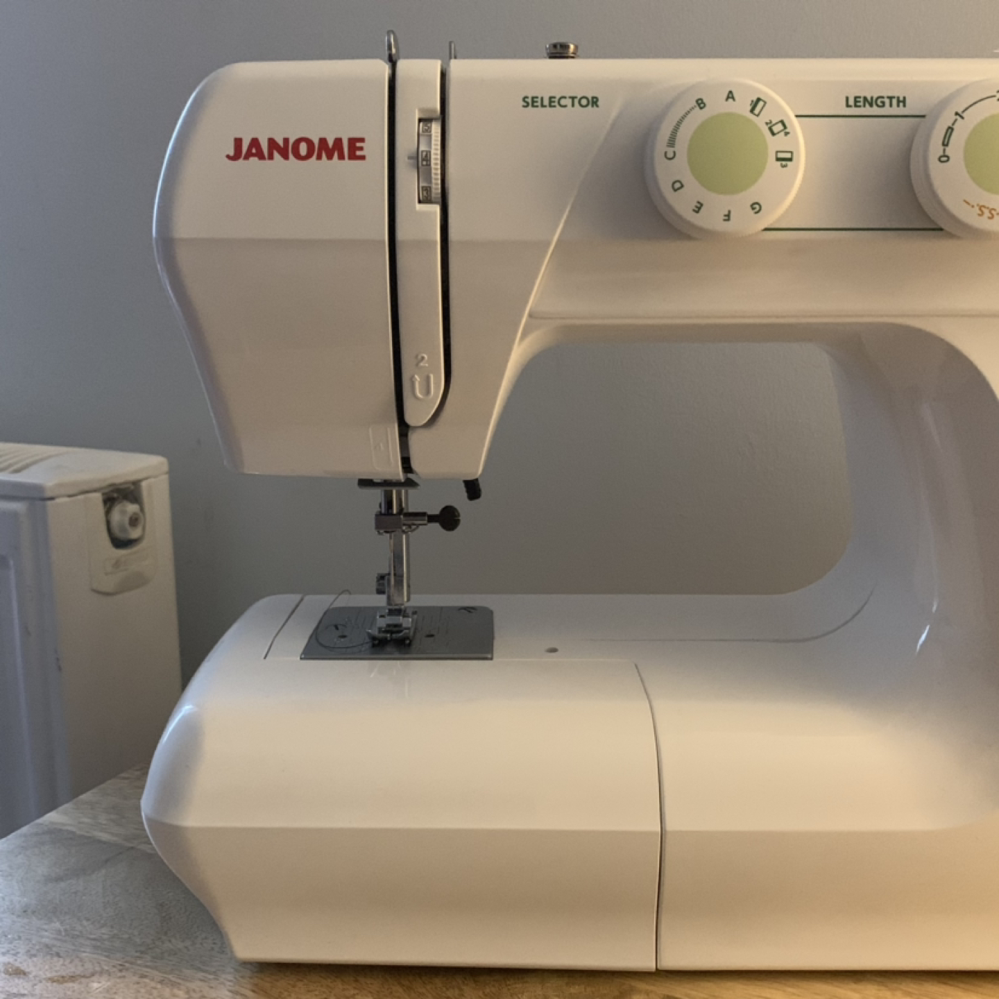 Janome 2212 sewing machine - photo 2