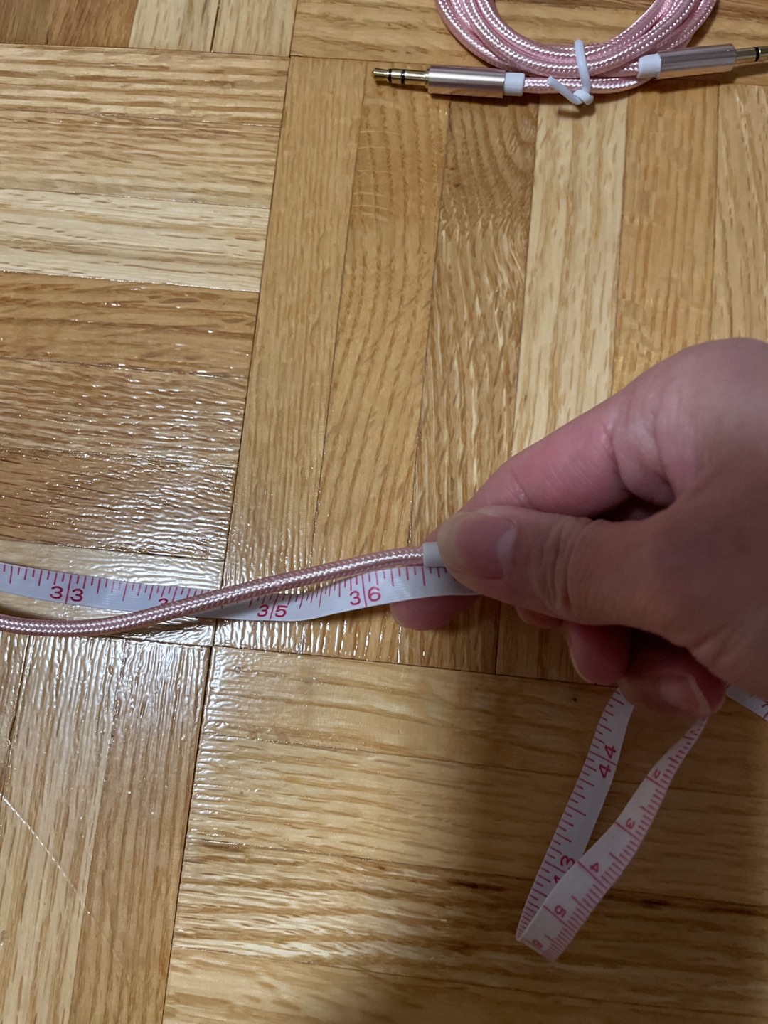 Pink male to male AUX cable image indicator(2)