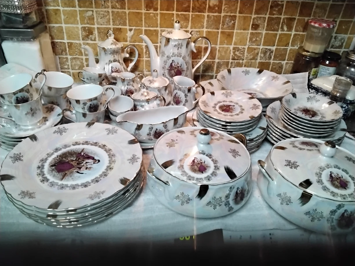 Stunning Set of Noritex Fine China for 6 Loaded Set thumbnail