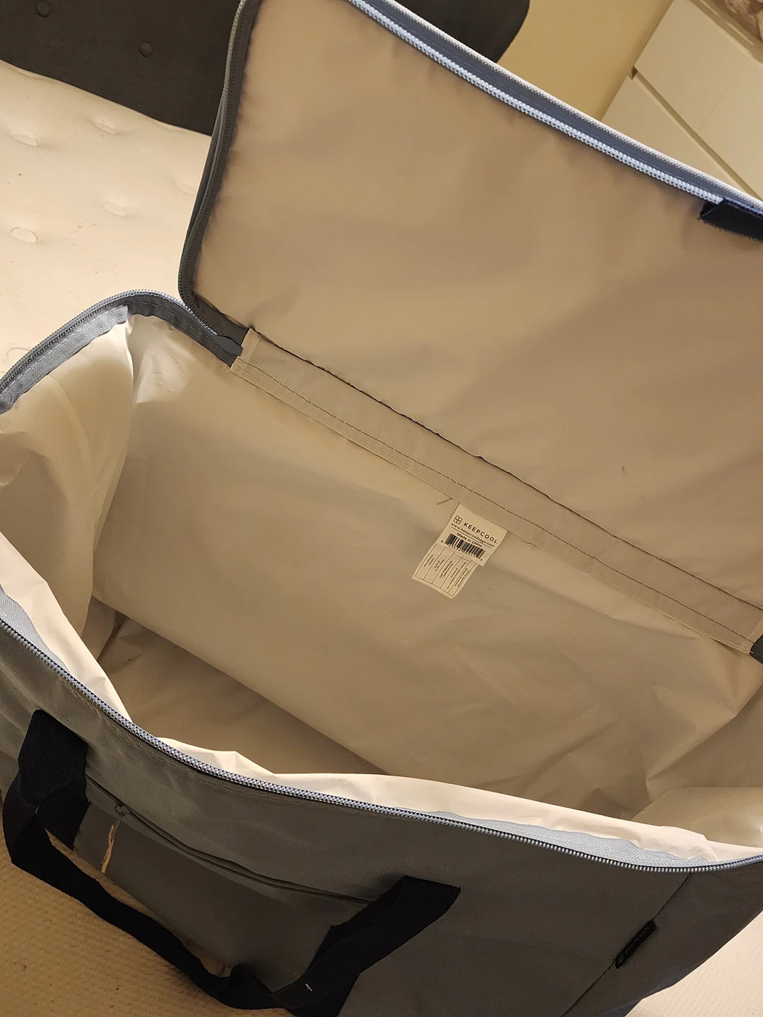 Huge cooler bag - barely used - photo 2