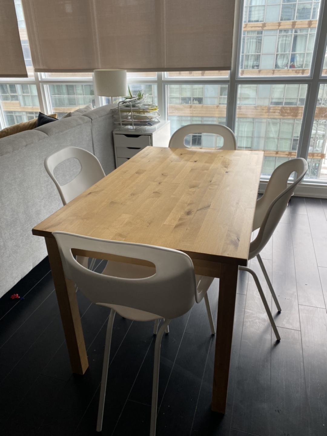 Small kitchen table, seats 4-6